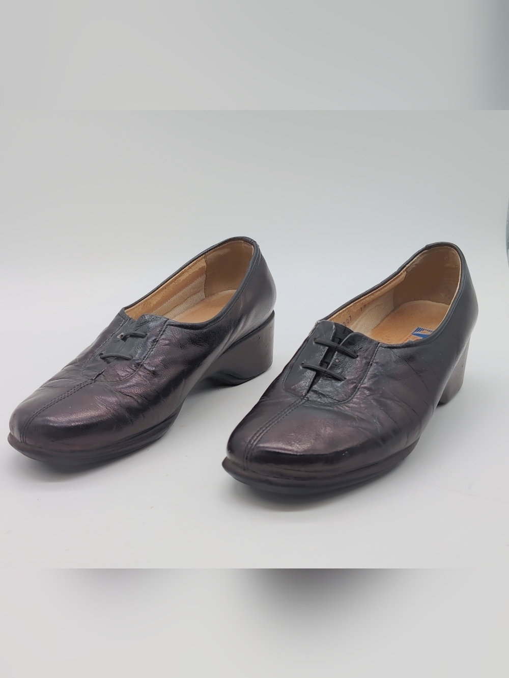 Vintage Onena Sz 7 Women's Low Heel Lace-Accent Black Leather Shoes